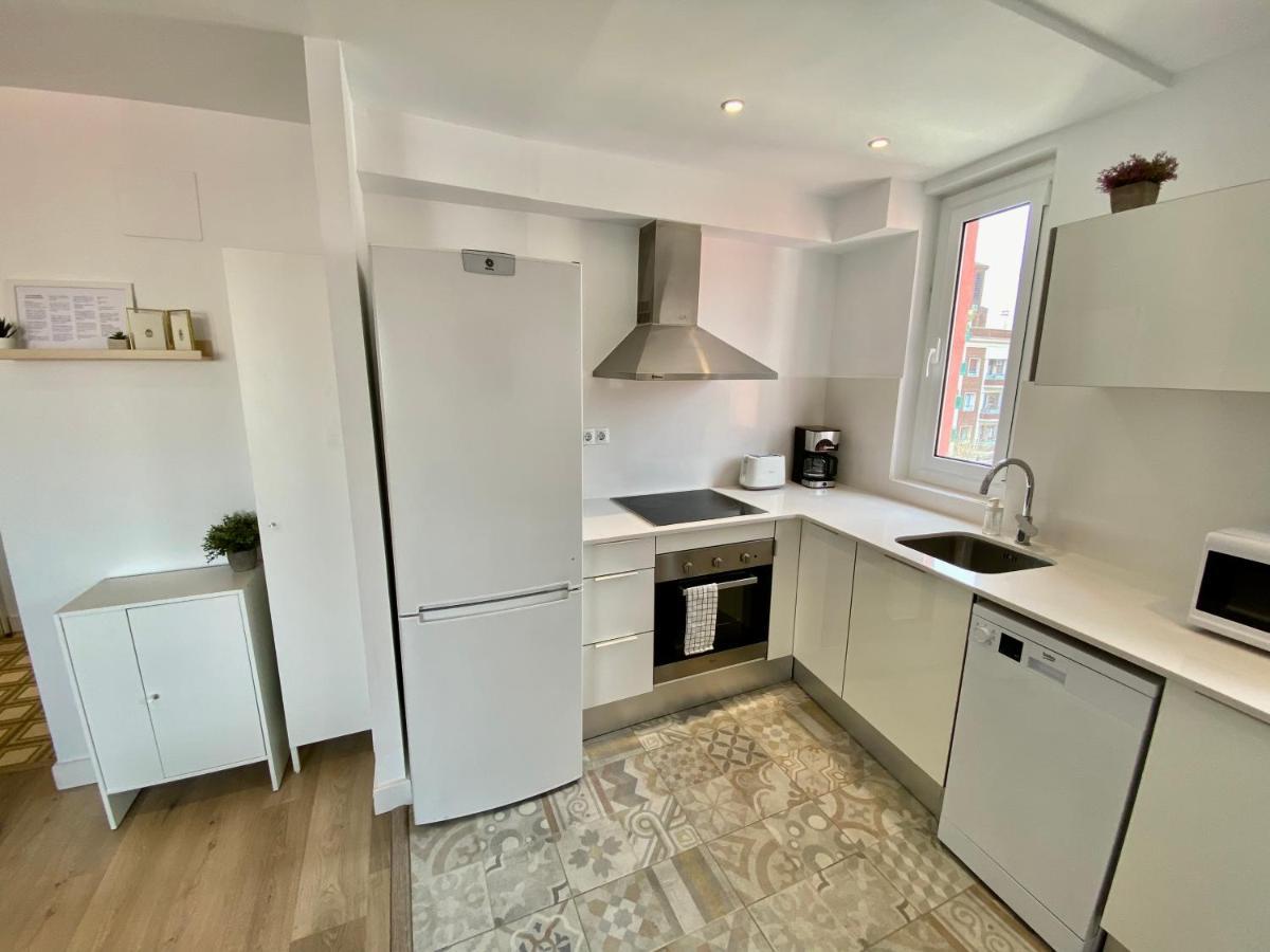Suite Apartment Anselm Barcelona Cornellà de Llobregat Exterior foto